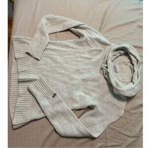 Columbia Heather Gray Turtleneck Sweater